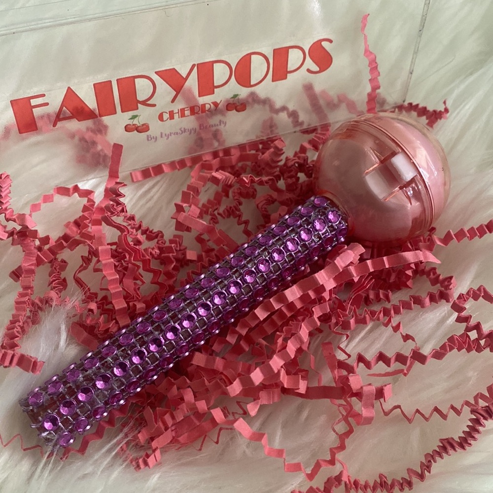 2-in-1 Cherry Flavored lip balm - lip gloss Fairy Pop